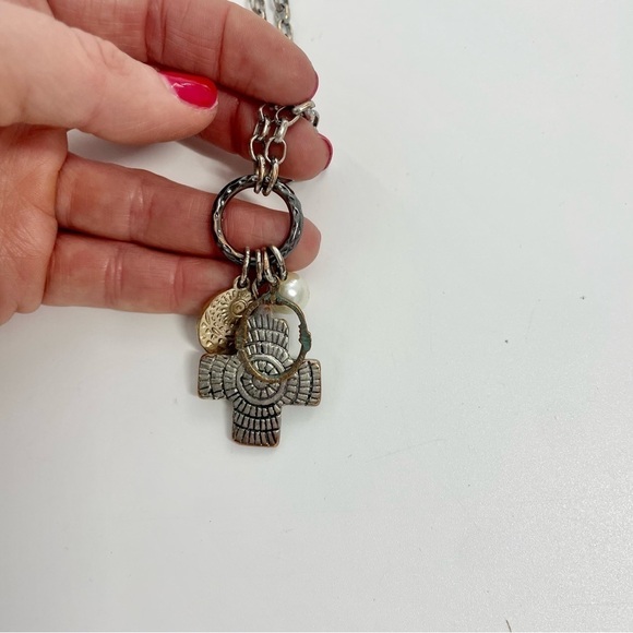 CHICOS NECKLACE BUNDLE 1 regular 16” hammered metal necklace and 1 long chain - Picture 6 of 6